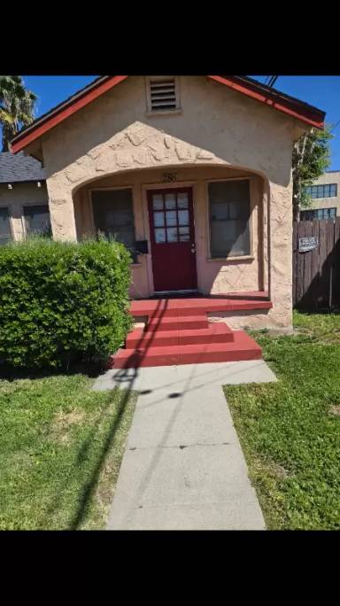 Main picture of 286 E 21st St