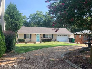 Main picture of 2417 Laburnum Ave