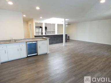 Main picture of 1617 N Poinsettia Pl