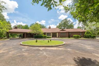 Main picture of 2139 Banks Mill Rd