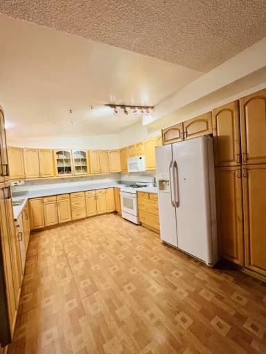 Main picture of 6327 Blackberry St