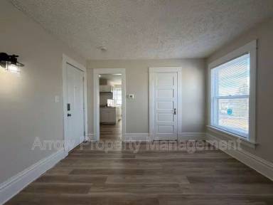 Main picture of 2121 Washington St