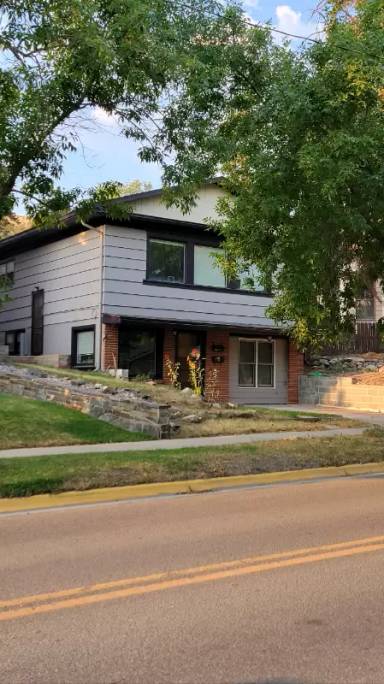 Main picture of 839 E Broadway St
