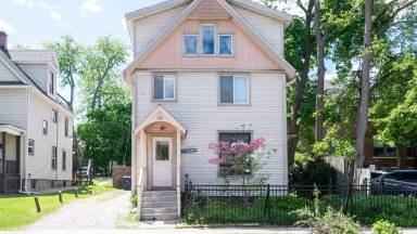 Main picture of 810 Church St