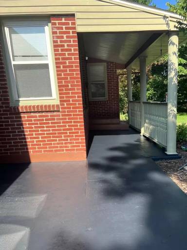 Main picture of 1033 E Kingsbury St
