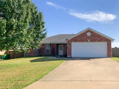 Main picture of 1201 Maplewood Dr