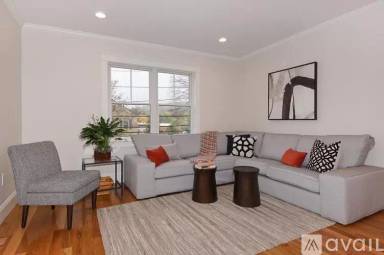 Main picture of 86 Paul Revere Rd