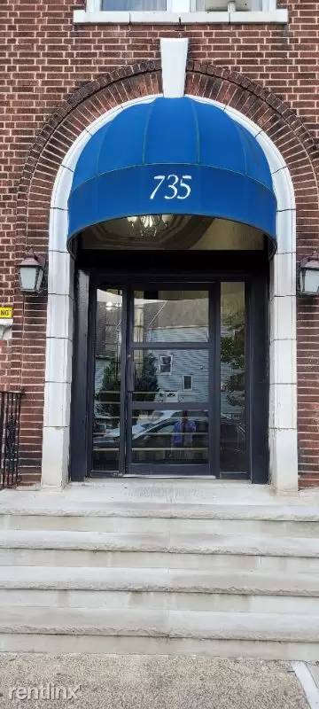 Main picture of 735 Avenue A
