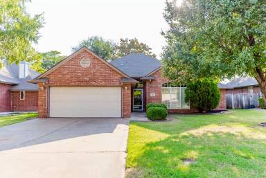 Main picture of 211 Oakdale Dr