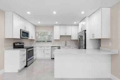 Main picture of 301 SE 12th Ave