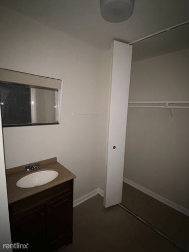 Main picture of 5847 N Winthrop Ave
