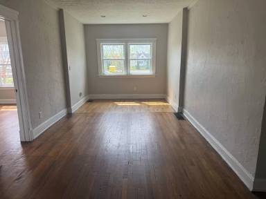 Main picture of 3550 Seymour Ave