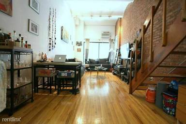 Main picture of 40 E 12th St