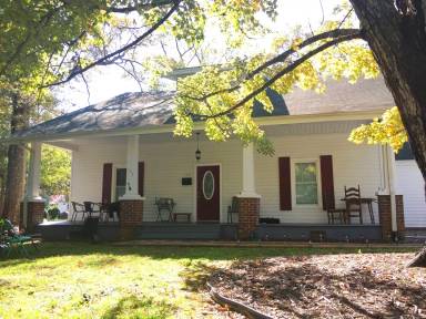 Main picture of 102 E Poplar Ave