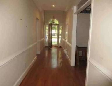 Main picture of 101 White Oak Dr