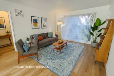 Main picture of 638 N West Knoll Dr