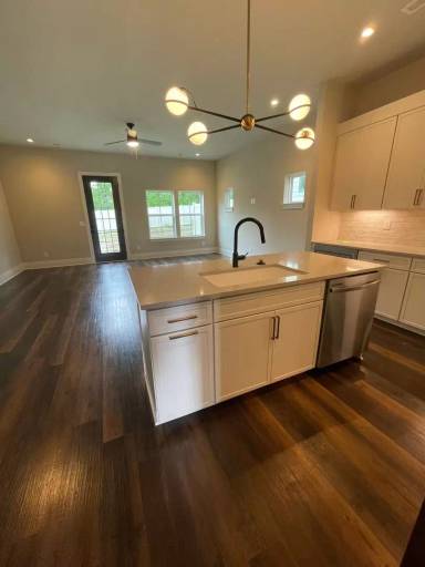 Main picture of 1086 Noble Loop
