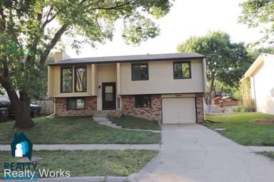Main picture of 2245 NW 49th St