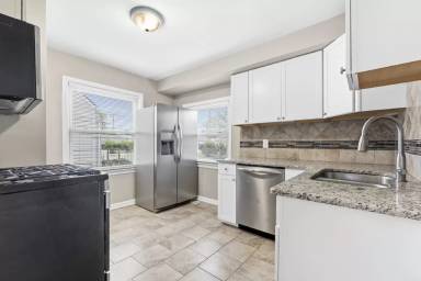 Main picture of 13045 Walnut St
