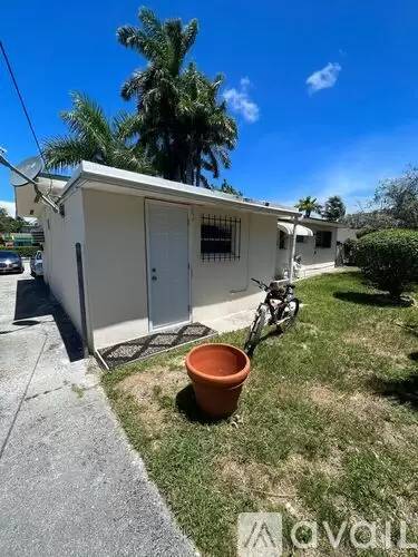 Main picture of 1560 NE 125th St