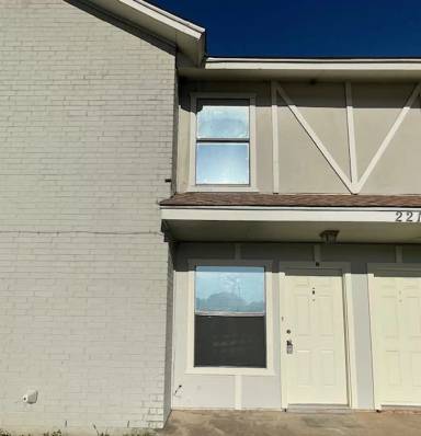 Main picture of 221 Meadow Ct