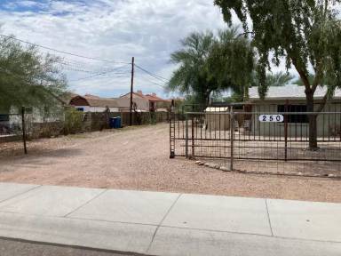 Main picture of 250 S Grand Dr
