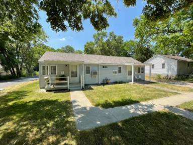 Main picture of 907 S Maple St