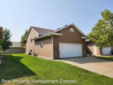 Main picture of 205 W Ivy Rd