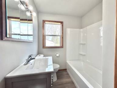 Main picture of 222 S 2nd St