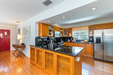 Main picture of 4420 SW 14th St