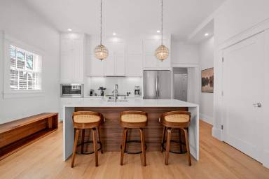 Main picture of 30 E Main St