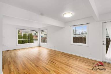 Main picture of 6725 E Burnside St