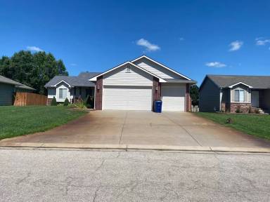 Main picture of 5324 S Ellis St