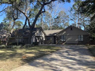 Main picture of 1624 Oakmont Cir