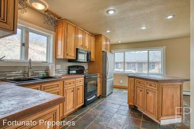 Main picture of 405 Straight Creek Dr