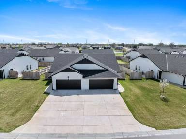 Main picture of 3619 W 45th St S