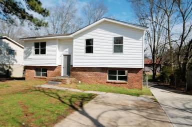 Main picture of 3214 Uvalde Ln NW