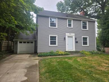 Main picture of 922 E Crain Ave