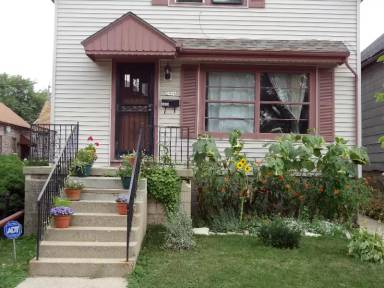 Main picture of 2436 N Weil St