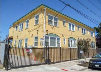 Main picture of 990 34th St