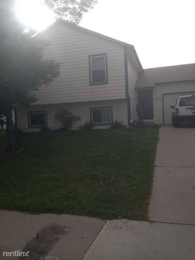 Main picture of 2449 Montmorency St