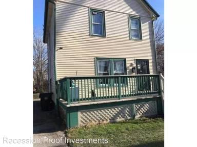 Main picture of 3955 E 121st St