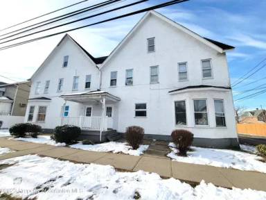 Main picture of 746 River St