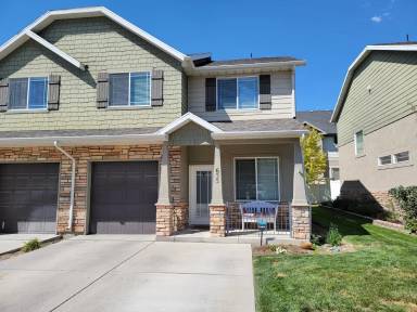 Main picture of 633 E Long Shadow Dr