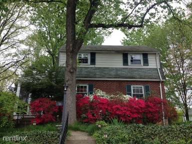 Main picture of 30 N Greenbrier St
