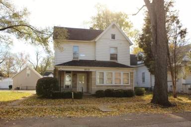 Main picture of 811-813 W University Ave