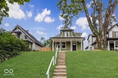 Main picture of 1338 N Parker Ave