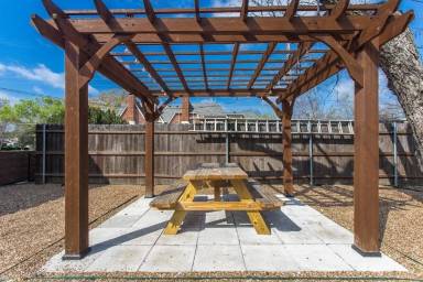 Main picture of 5901 Belmont Ave