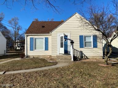 Main picture of 1049 Evelyn St NE