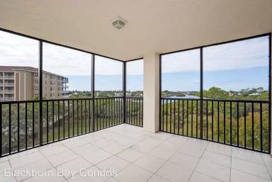 Main picture of 2090 S Tamiami Trl